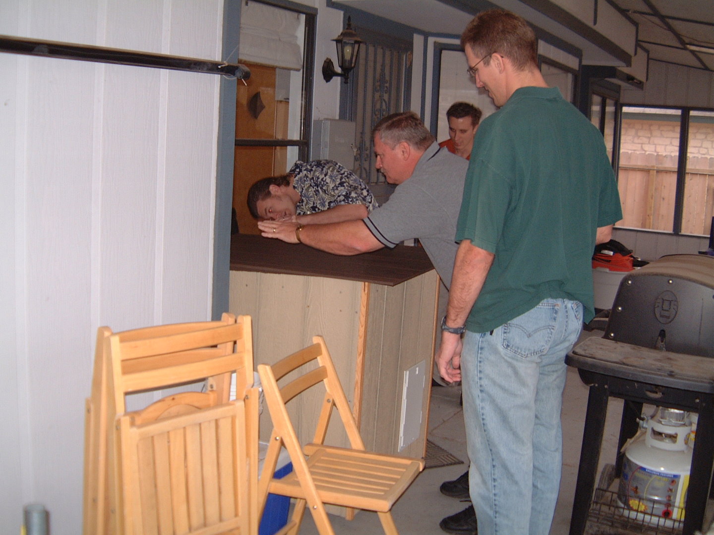 2003-12-25-05-Doghouse-Done.JPG